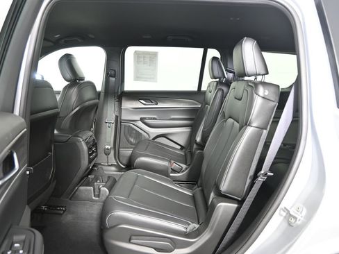 Used 2025 Jeep Grand Cherokee L Limited w/ Black Appearance Package image 18