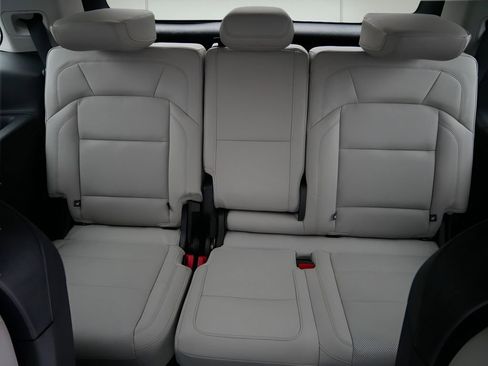 Used 2025 Lincoln Navigator Reserve image 16