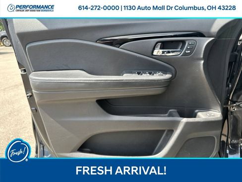 Used 2020 Honda Pilot Touring image 16