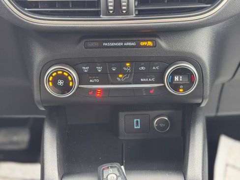 Used 2020 Ford Escape SE image 19