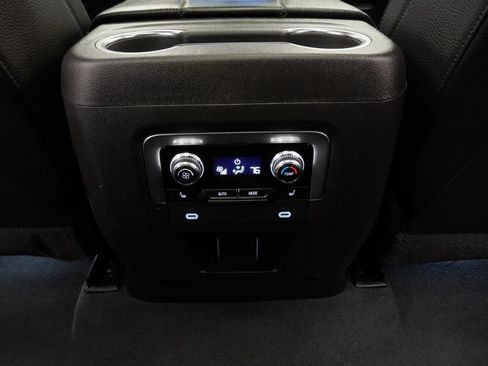 Used 2021 GMC Yukon XL Denali w/ Denali Premium Package AWD/4WD image 17