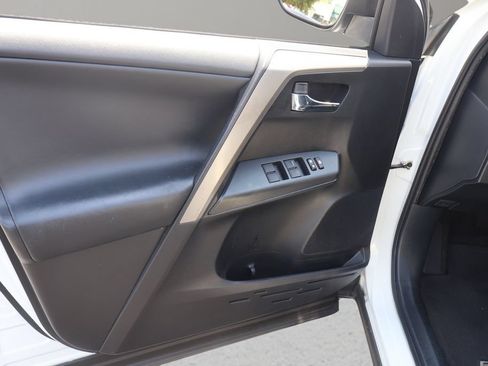 Certified 2018 Toyota RAV4 XLE FWD image 12