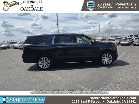 Used 2025 Chevrolet Suburban Premier AWD/4WD image 13