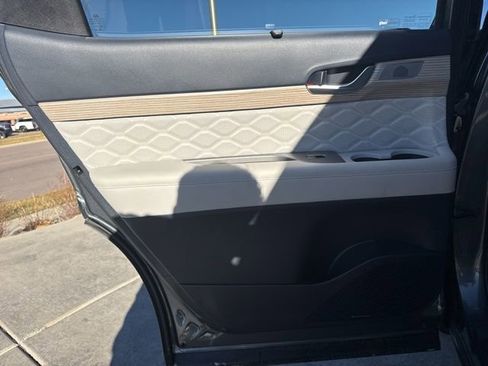 Used 2022 Hyundai Palisade Calligraphy image 16