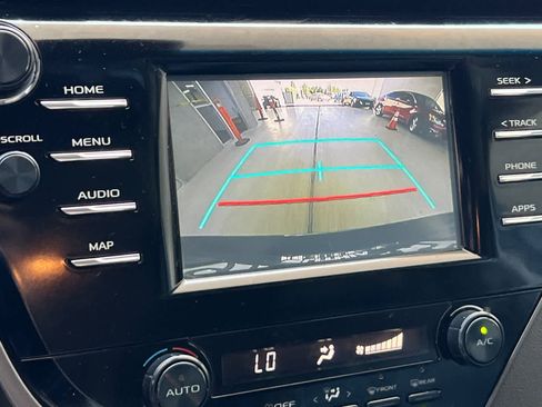 Used 2019 Toyota Camry SE FWD image 21