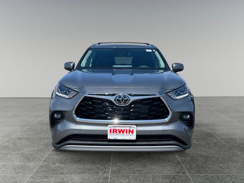 New 2026 Toyota Highlander Platinum AWD/4WD image 9