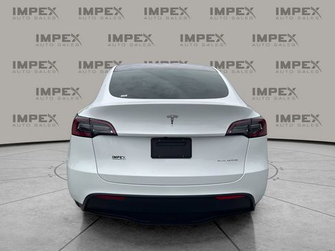 Used 2023 Tesla Model Y Long Range AWD/4WD image 4