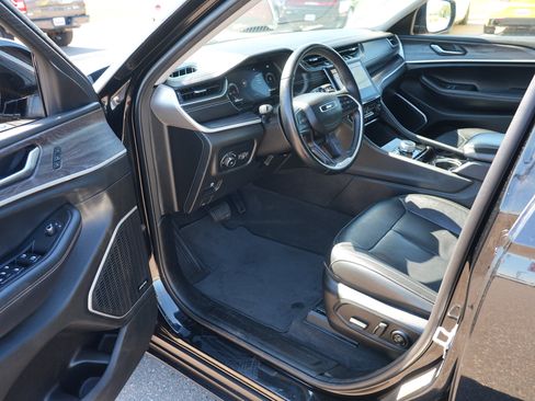 Used 2022 Jeep Grand Cherokee L Limited AWD/4WD image 13