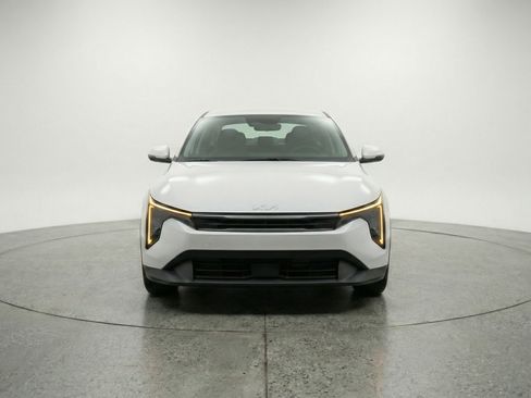 Used 2025 Kia K4 LXS image 2