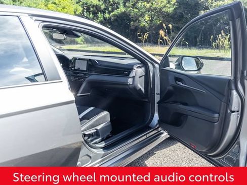 Used 2025 Toyota Camry SE FWD image 18