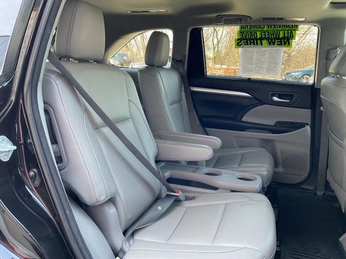 Used 2016 Toyota Highlander XLE image 43
