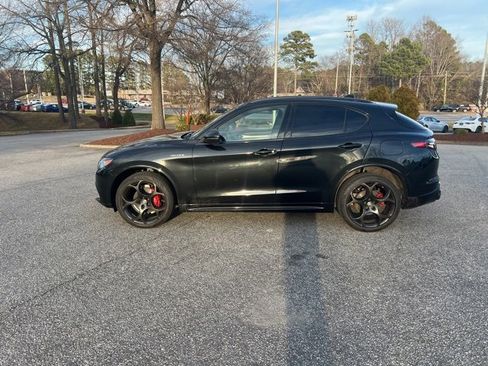 Used 2024 Alfa Romeo Stelvio Veloce image 2