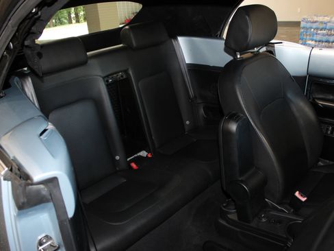Used 2010 Volkswagen Beetle Convertible FWD image 23