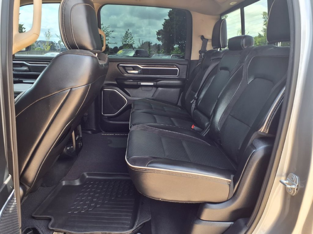 Used 2019 RAM 1500 Laramie AWD/4WD image 12