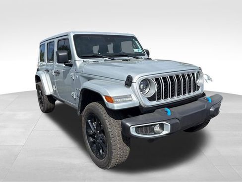 Used 2024 Jeep Wrangler Unlimited Sahara AWD/4WD image 2