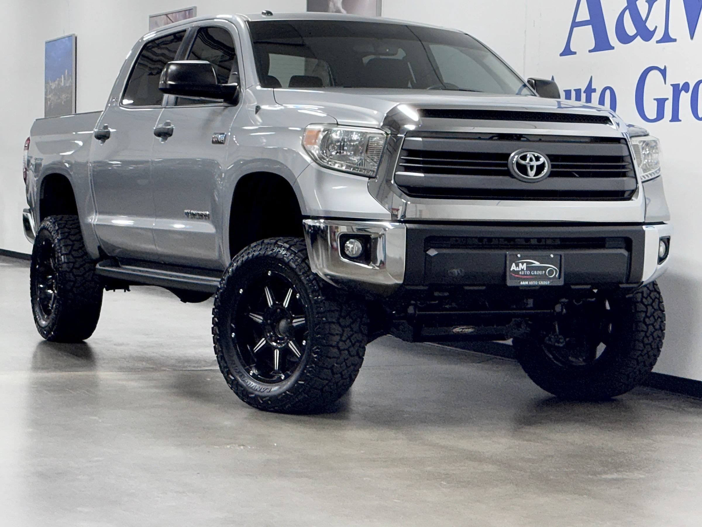 Used 2014 Toyota Tundra SR5 w/ SR5 Upgrade Package AWD/4WD image 1