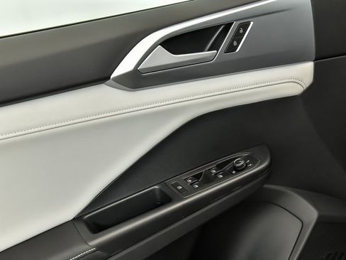 New 2025 Volkswagen Taos SE image 5