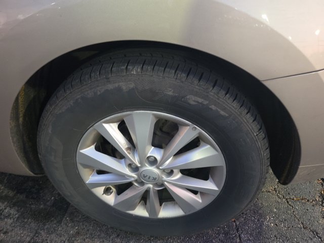Used 2015 Kia Sedona LX FWD image 10