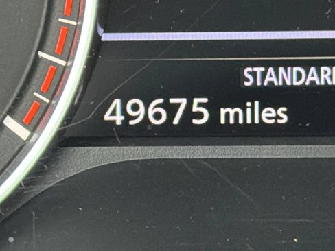 Used 2022 Nissan Pathfinder SL FWD image 23