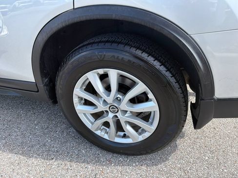 Used 2018 Nissan Rogue SV w/ Premium Package FWD image 45