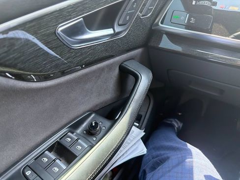 Used 2020 Audi Q8 Prestige AWD/4WD image 16
