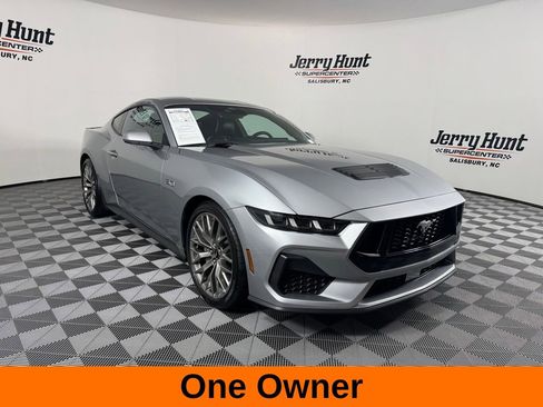 Used 2025 Ford Mustang GT Premium image 4