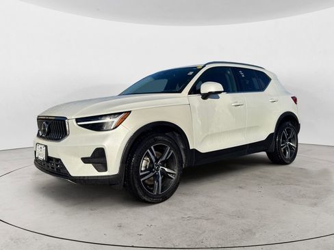 Certified 2025 Volvo XC40 B5 Core image 28