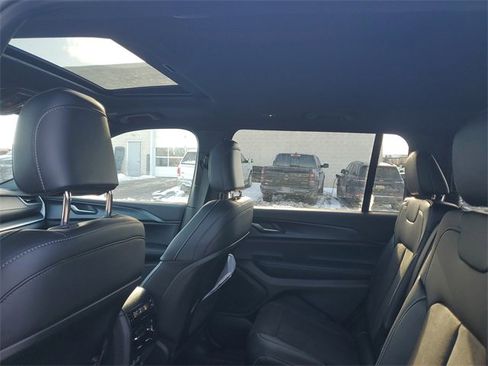 New 2025 Jeep Grand Cherokee L Altitude image 10