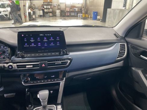 Certified 2023 Kia Seltos S w/ Navigation Package image 11