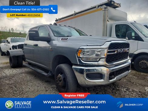 Used 2024 RAM 3500 Tradesman w/ Chrome Appearance Group AWD/4WD image 5