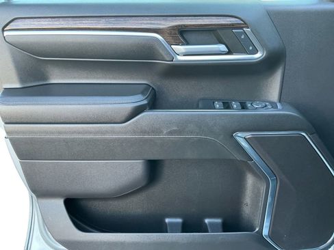 Used 2024 GMC Sierra 1500 SLE image 21