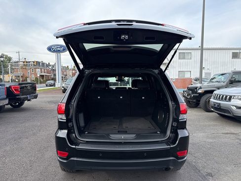 Used 2022 Jeep Grand Cherokee Laredo X image 10