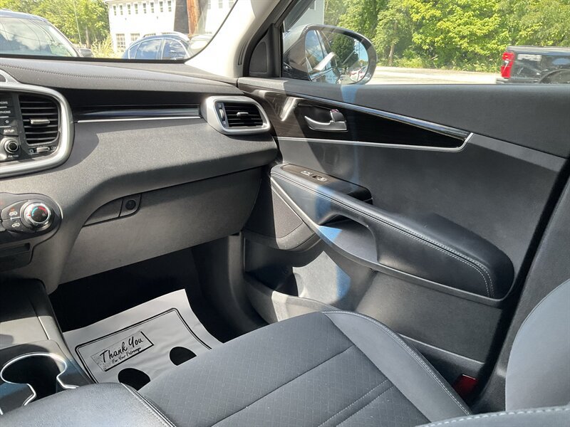 Used 2019 Kia Sorento AWD image 16