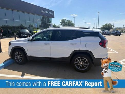 Used 2023 GMC Terrain SLT FWD image 2