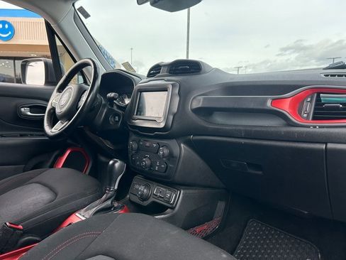 Used 2018 Jeep Renegade Trailhawk w/ Cold Weather Group II image 32