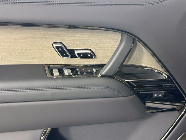 New 2026 Land Rover Range Rover SV AWD/4WD image 15