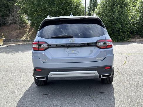 Used 2025 Honda Pilot Touring image 3