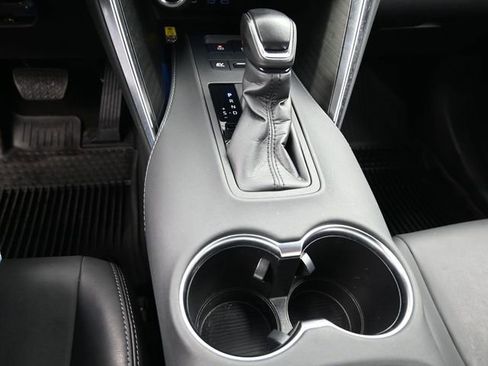 Used 2024 Toyota Venza XLE image 12