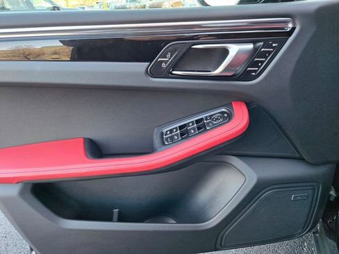 Used 2025 Porsche Macan image 20