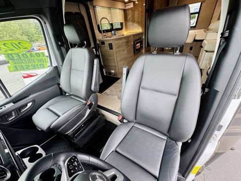 Used 2022 Mercedes-Benz Sprinter 3500 image 11