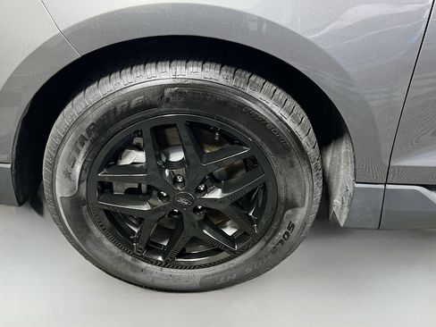 Used 2024 Ford Edge SEL image 13