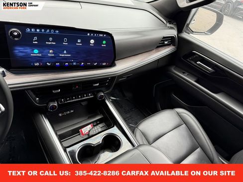 Used 2025 Chevrolet Suburban Z71 image 24