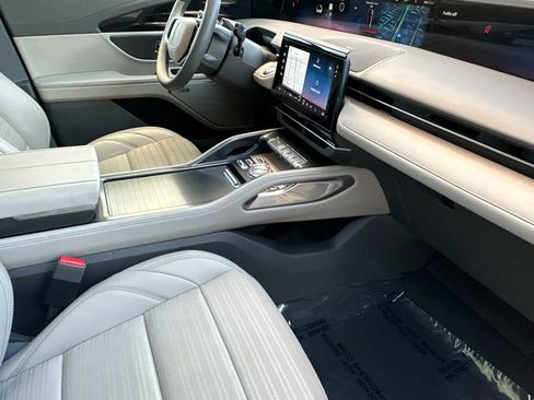 Certified 2025 Lincoln Nautilus Reserve w/ Jet Appearance Package image 16