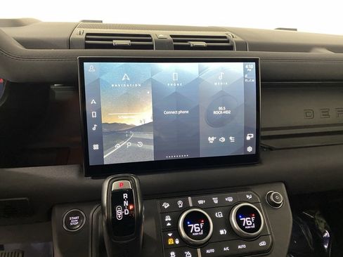 Used 2023 Land Rover Defender 130 X-Dynamic SE image 22