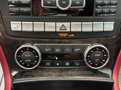 Used 2013 Mercedes-Benz SL 550 image 32