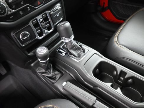 New 2025 Jeep Gladiator Sport image 3