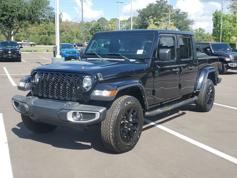 Used 2021 Jeep Gladiator Sport AWD/4WD image 3