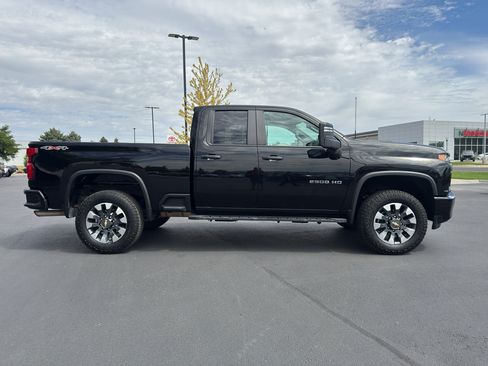 Used 2021 Chevrolet Silverado 2500 Custom w/ Custom Value Package AWD/4WD image 2