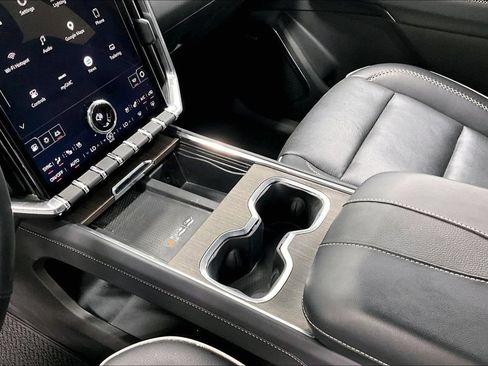 Used 2025 GMC Acadia Denali FWD image 17