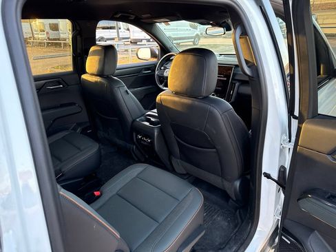 Used 2024 GMC Acadia AT4 w/ Luxury Package AWD/4WD image 13